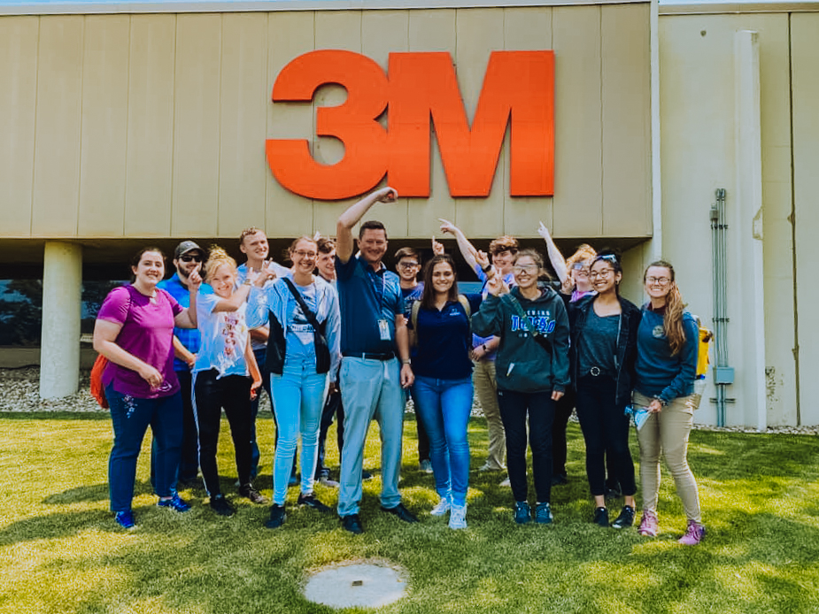 group of students outside 3M building