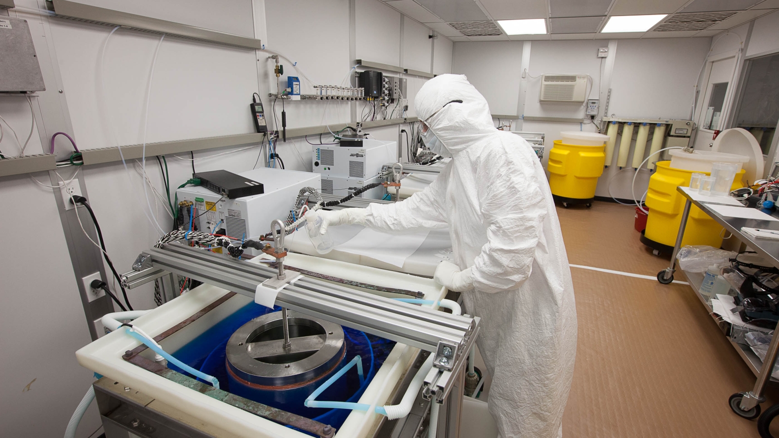 Electroforming baths in the cleanroom