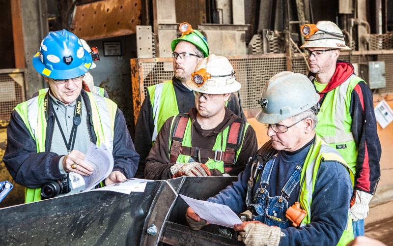 5 guys discussing a safety plan before work