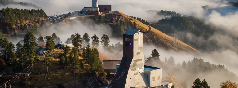 An image showing fog, the Bljack Hills, and two headfrmes at SURF