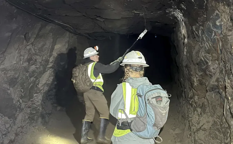 monitoring airflow underground using a handhelp anemometer