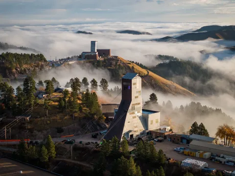 An image showing fog, the Bljack Hills, and two headfrmes at SURF