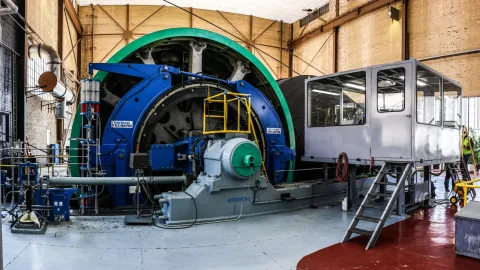 large hoist equipment 