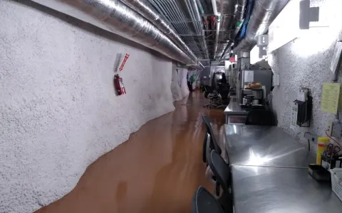 A hallway on the 4850 that is actually a drift but looks like a clean hallway. 