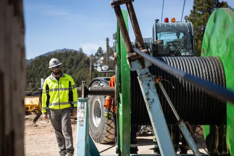 Ross Shaft Crews work alongside technicians at Fortis Mining Engineering & Manufacturing Company on the rope change. 