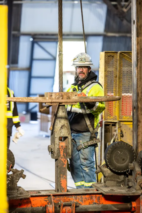 Ross Shaft Crews work alongside technicians at Fortis Mining Engineering & Manufacturing Company on the rope change. 
