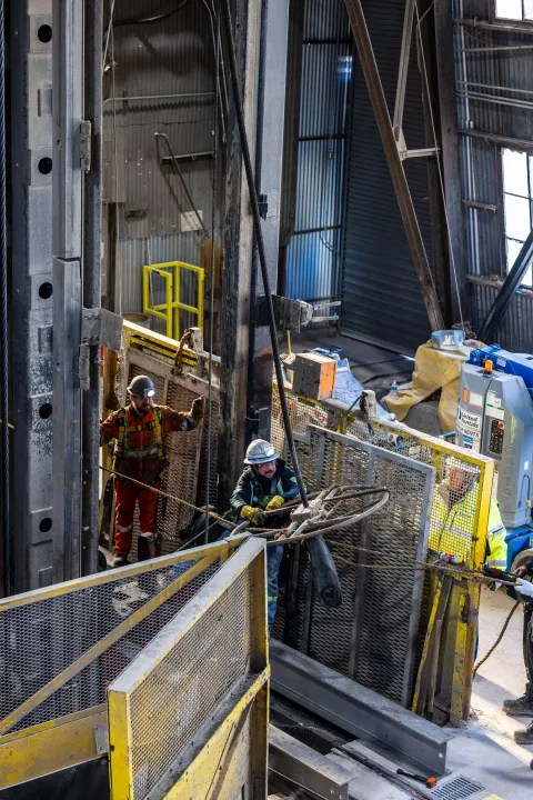 Ross Shaft Crews work alongside technicians at Fortis Mining Engineering & Manufacturing Company on the rope change. 