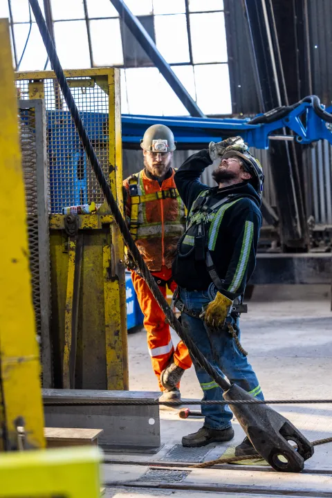Ross Shaft Crews work alongside technicians at Fortis Mining Engineering & Manufacturing Company on the rope change. 