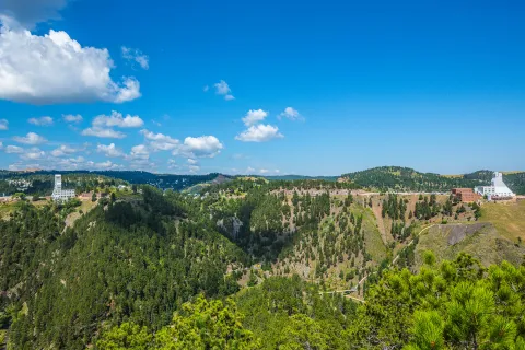There’s scientific “gold” in them thar hills! In a South Dakota mountain, more than 370 miles of passageways were carved out in what was once the most productive gold mine in the Western Hemisphere. Today Sanford Lab maintains about 12 miles for scientifi