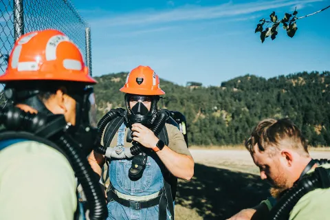 ert members don breathing apparatus 