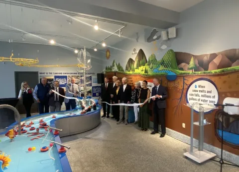 people cut ribbon